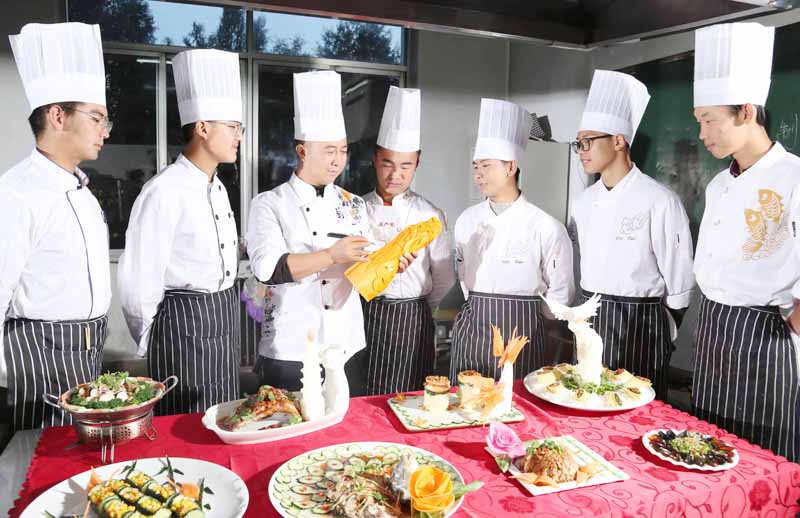 专业教师演示教学.JPG